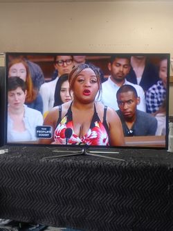 55 inch Samsung smart tv beautiful tv comes with remote control shows great quality clear picture works perfect guaranteed