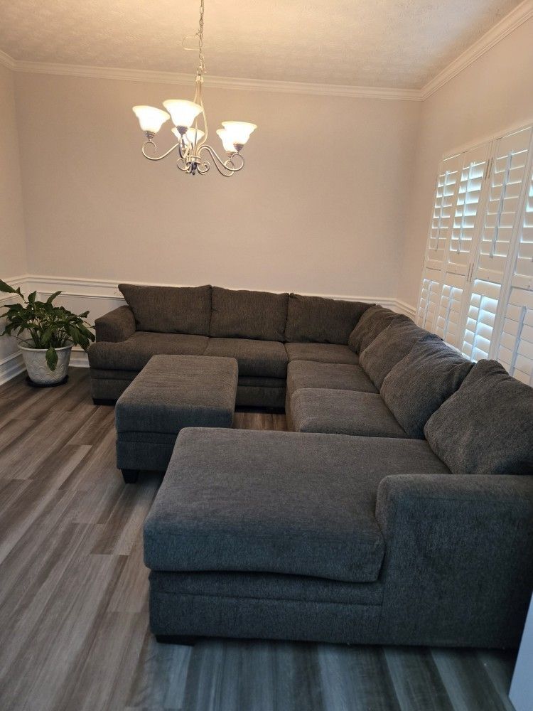 LARGE Ashley Sectional (Color- Grey/Charcoal) PRICE LOWERED FROM $1500- $900🤯🤯🤯!!!!