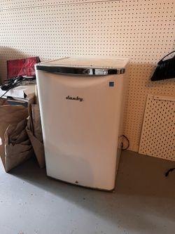 Danby Minifridge 4.4 cubic feet