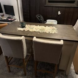 Dining Table And 3 Chairs 