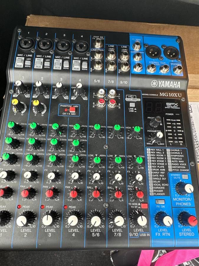 Yamaha MG10XU Mixer
