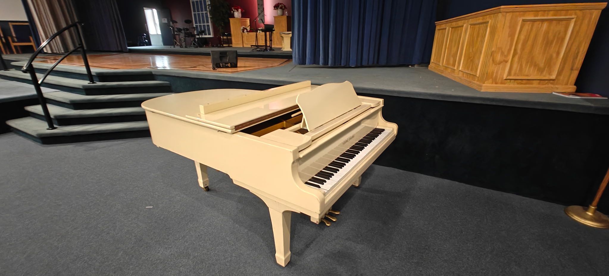 Piano (Young Chang G-185)