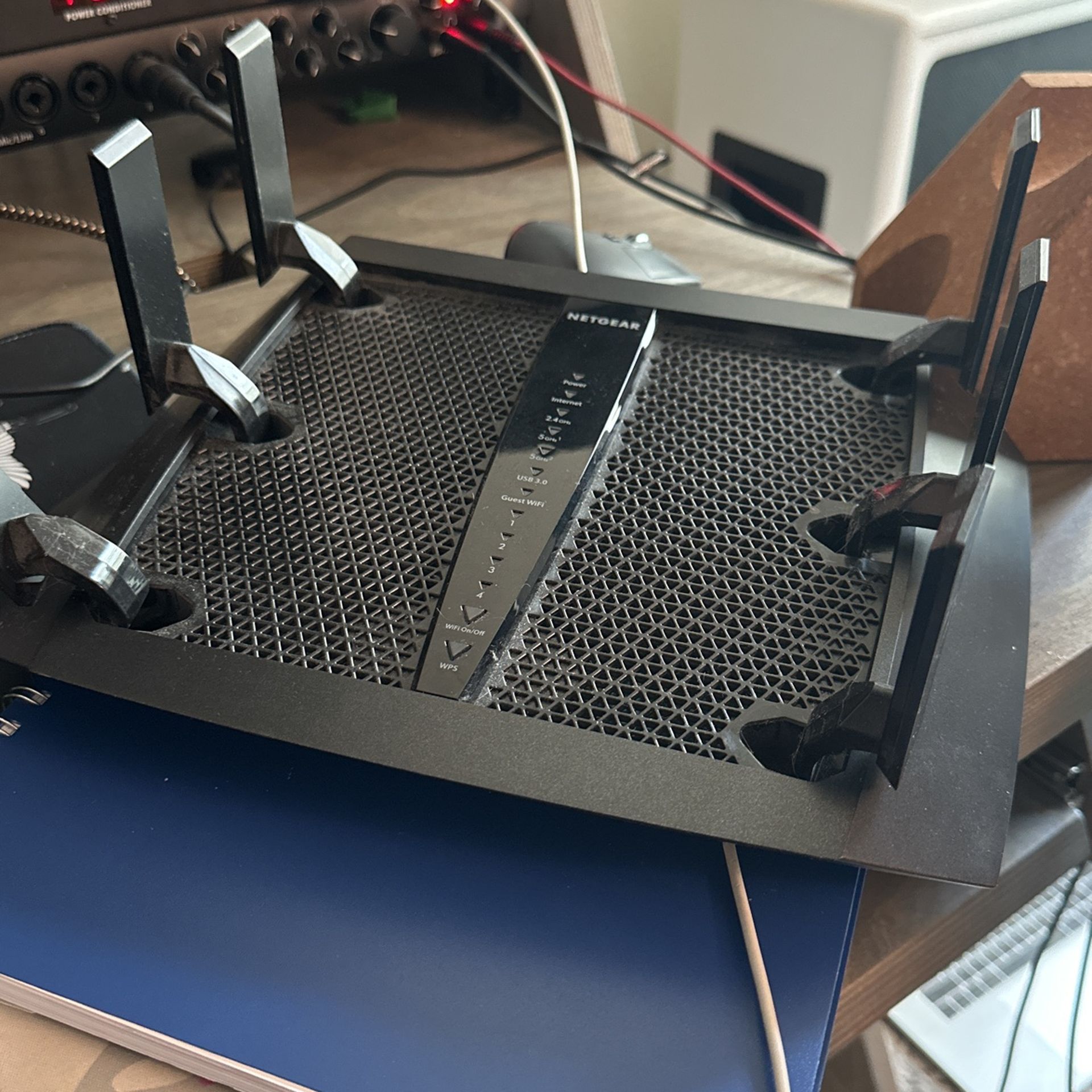 Netgear R700 Triband Router