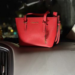 Michael Kors Jet Set Travel Saffiano Leather Top-Zip Tote Bag