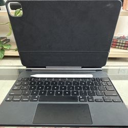 Magic Keyboard (iPad) + Apple Pencil