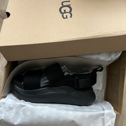 UGG LA Cloud Sport Sandals Women's Size 8SKU: (contact info removed)