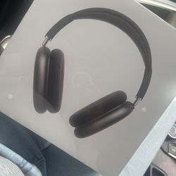 Air Pods Max With Smart Case $300