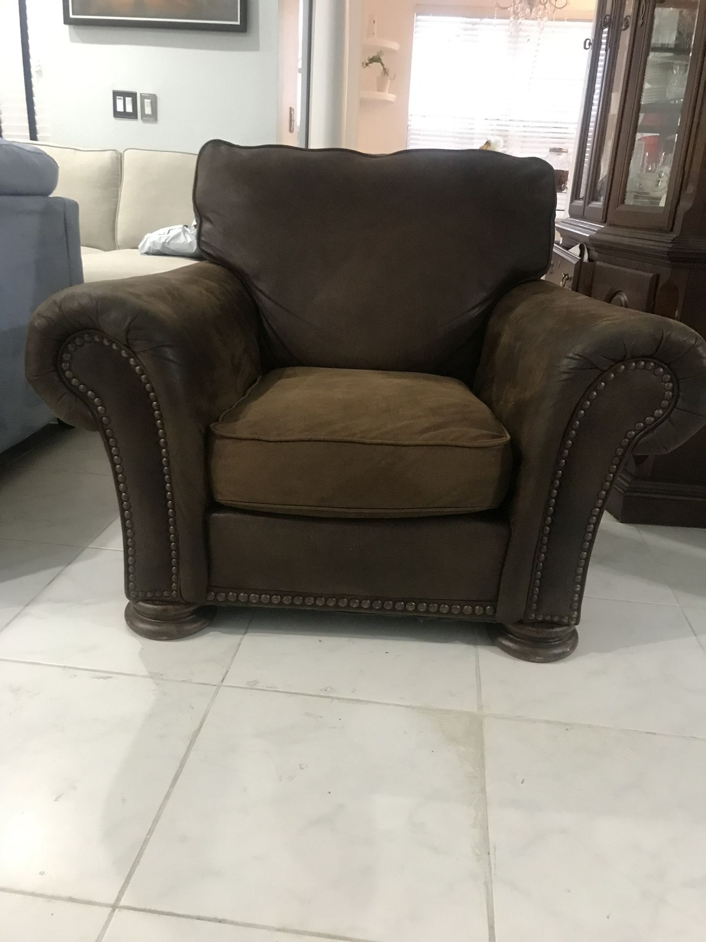 Cozy Brown Suede armchair In Great Condition FREE Local Delivery 🚚 