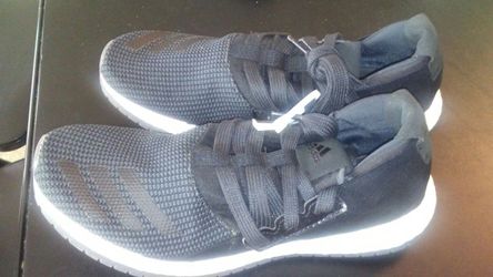 Pure boost black..brand new 8.5