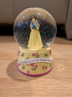Vintage Snow White Snow Globe