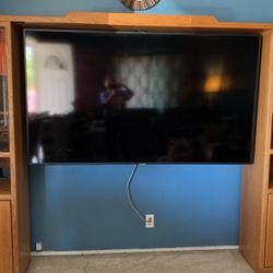 SAMSUNG TV 75 INCHES WITH SWIVEL WALL MOUNT, OAK ENTERTAINMENT CENTER WITH ADJUSTABLE SHELVES,LIGHTS ABOVE,GLASS DOORS,STORAGE CABINETS AT BOTTOM,