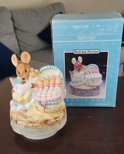 Hunca Munca Tale of Two Bad Mice Schmid Music Box 1990 Beatrix Potter Lullaby
