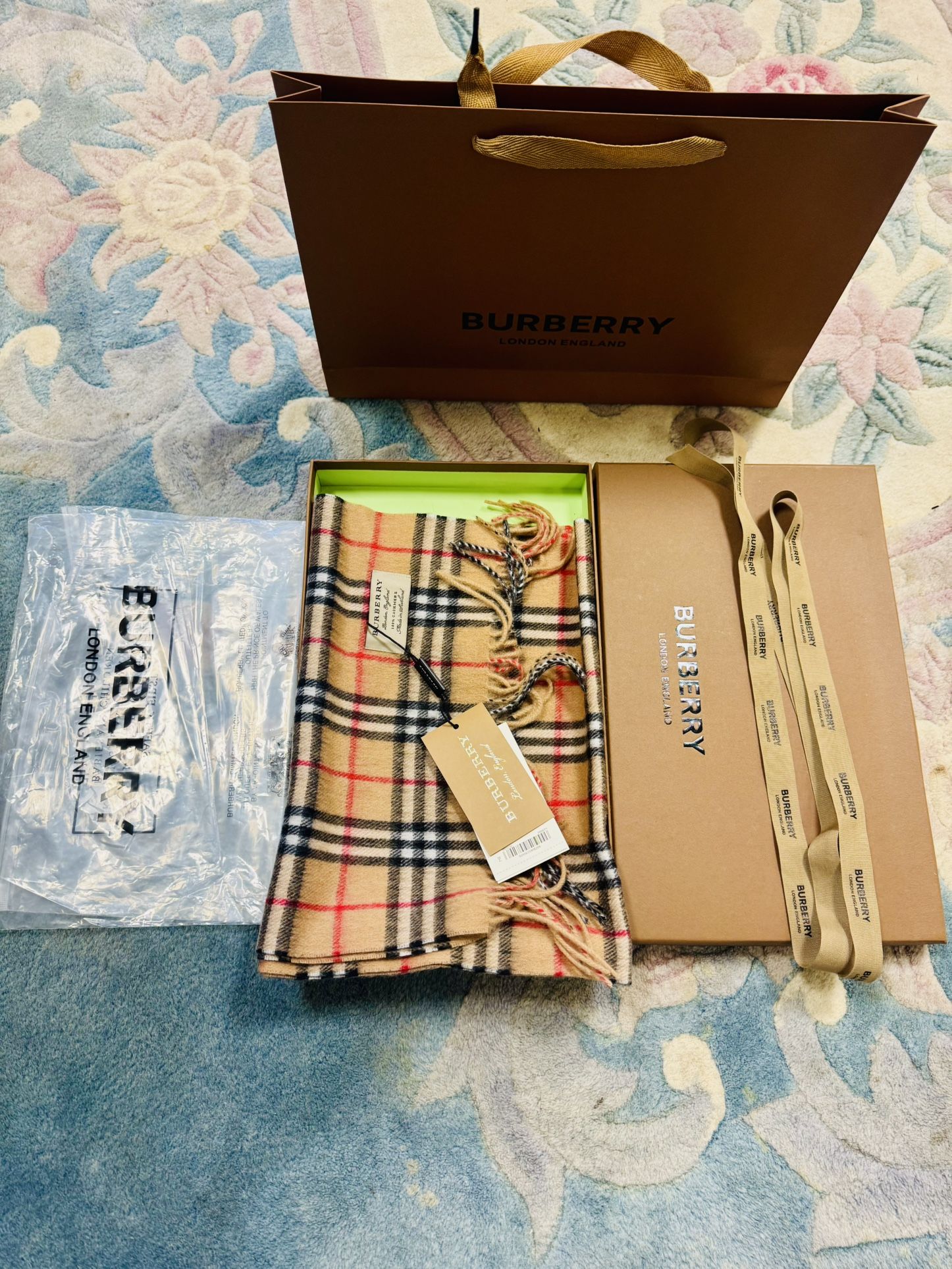 Burberry 100% Cashmere Scarf Made In Scotland Unisex