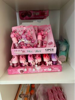 Lipgloss and keychains