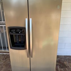 Whirlpool Refrigerator 25.6 