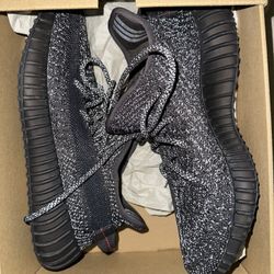 ADIDAS YEEZY 350 “STATIC/BLCK” (REFLECTIVE)✨SIZE(7M/8.5W). WORN 1X IN EXCELENT  CONDITION. COMES WITH OG ALL. $220. RETAIL. MARKET VALUE $475. DEALS✅ 
