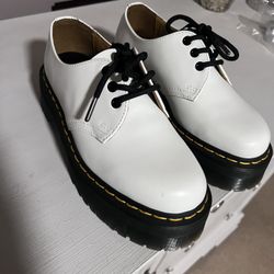 De. Martens Shoes New Size 6
