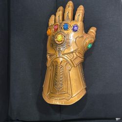 Infinity Gauntlet Replica – Marvel Collectible (Light-Up Stones)