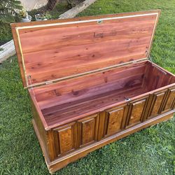 Lane cedar chest