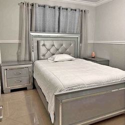 QUEEN SIZE BED AND NIGHT STAND !ASK FOR PRICE!