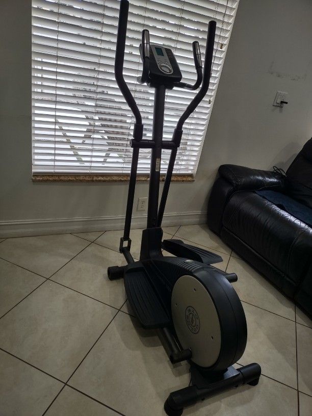 Gold's Gym Stride Trainer 380 Elliptical