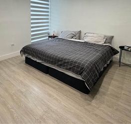 king size Serta iSeries Hybrid 1000 12" Medium Mattress + box spring