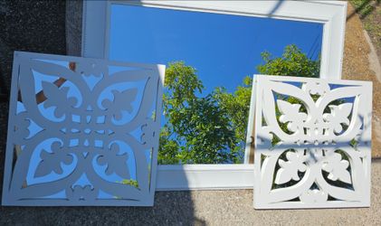 Set mirrors in white