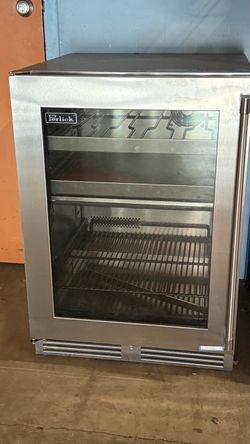 Perlick Signature Series 24” Stainless Steel Glass Door Beverage Center