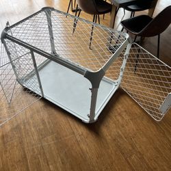 Dog Crate - Diggs Evolv Dog Crate - Like New And With Divider