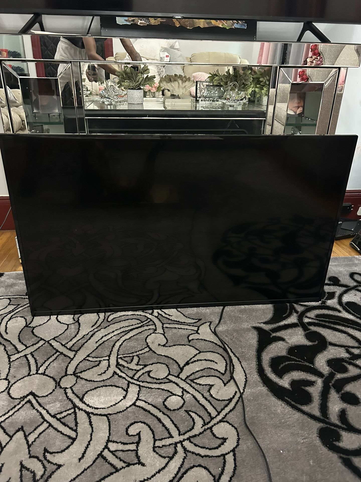 60 Inch insignia (smart Tv) (BOSTON ONLY)