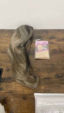 26-Inch Ash Blonde Layered Wig With Bangs Ombre Blonde Natural Long Straight Synthetic Hair Replacement Wigs For Women Heat Resistant Fiber Hair Blond