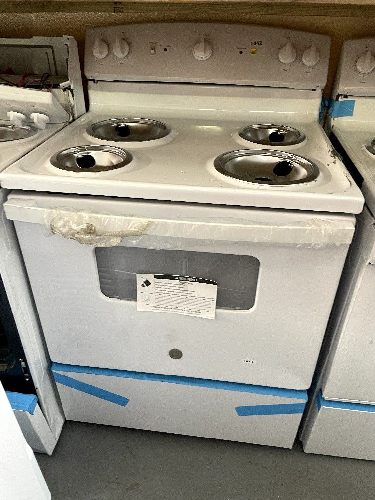 GE 30” electric stove with coils white DENTED $225