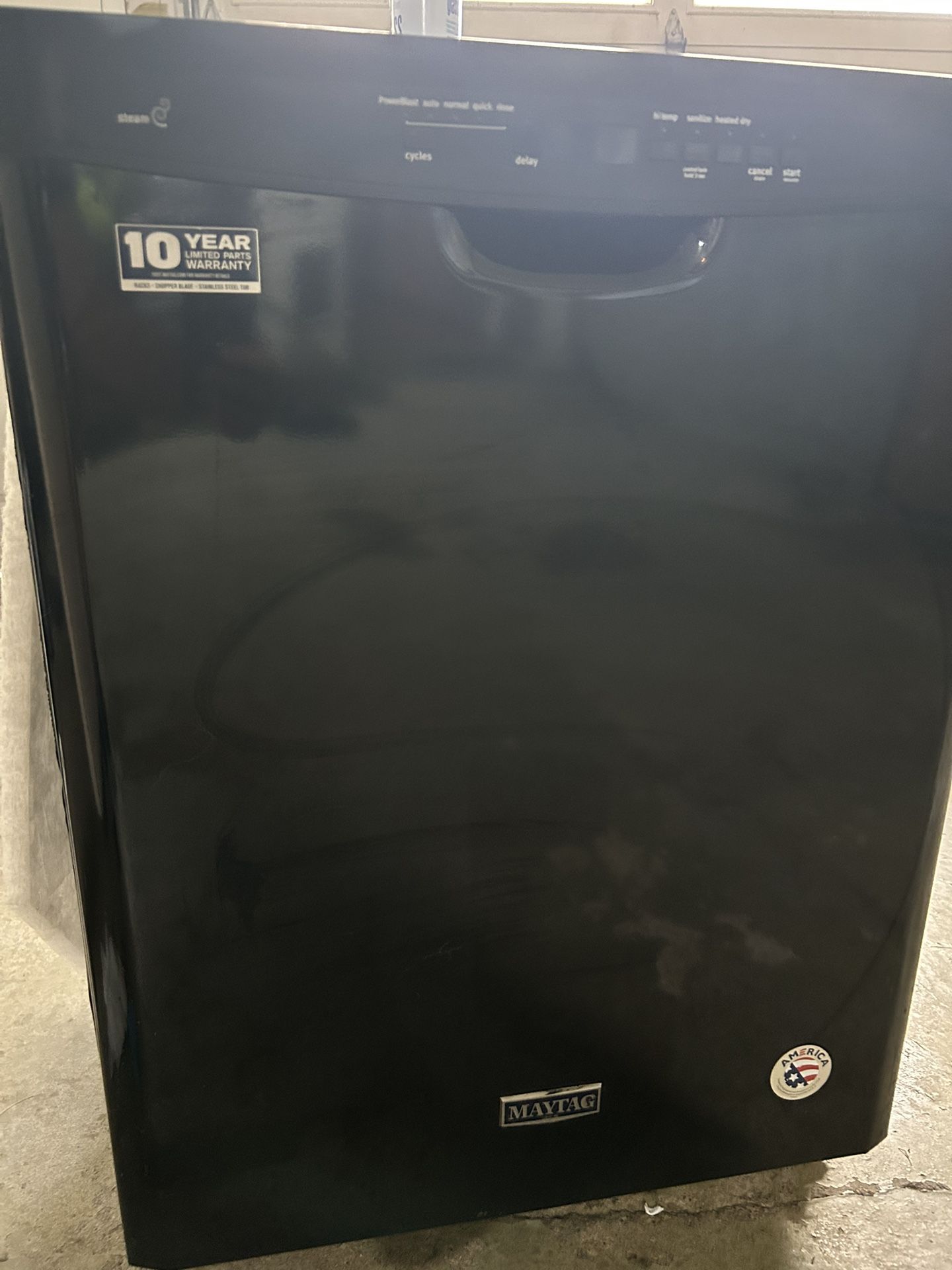 Black Maytag Dishwashing Machine
