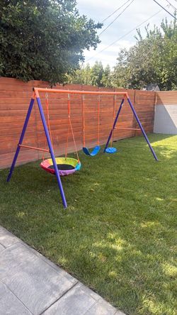 Kids Outdoor Swing Set with 3 Swings