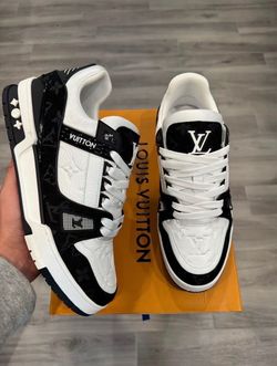 Men’s trainers 150 each