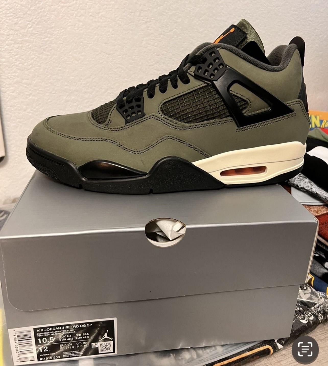 Jordan 4 Undefeated Size 10.5.  New In Box  