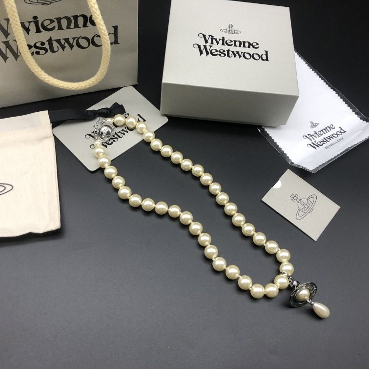 Vivienne Westwood Pearl Bas Relief Choker in Silver