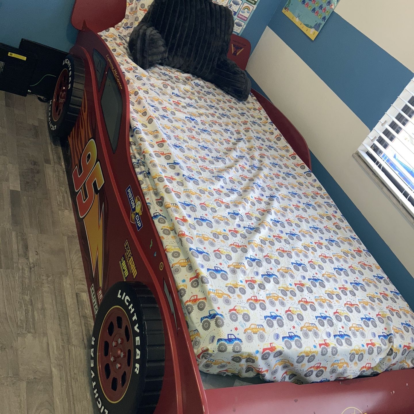 “Disney Cars” Car Bed w/ Trundle