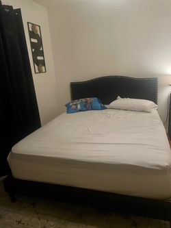 QUEEN bedframe