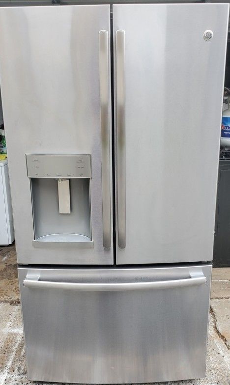 4 year old GE 26 cubic feet stainless steel refrigerator, with filtered water, and icemaker. Model#GFE26GSKBBS. 