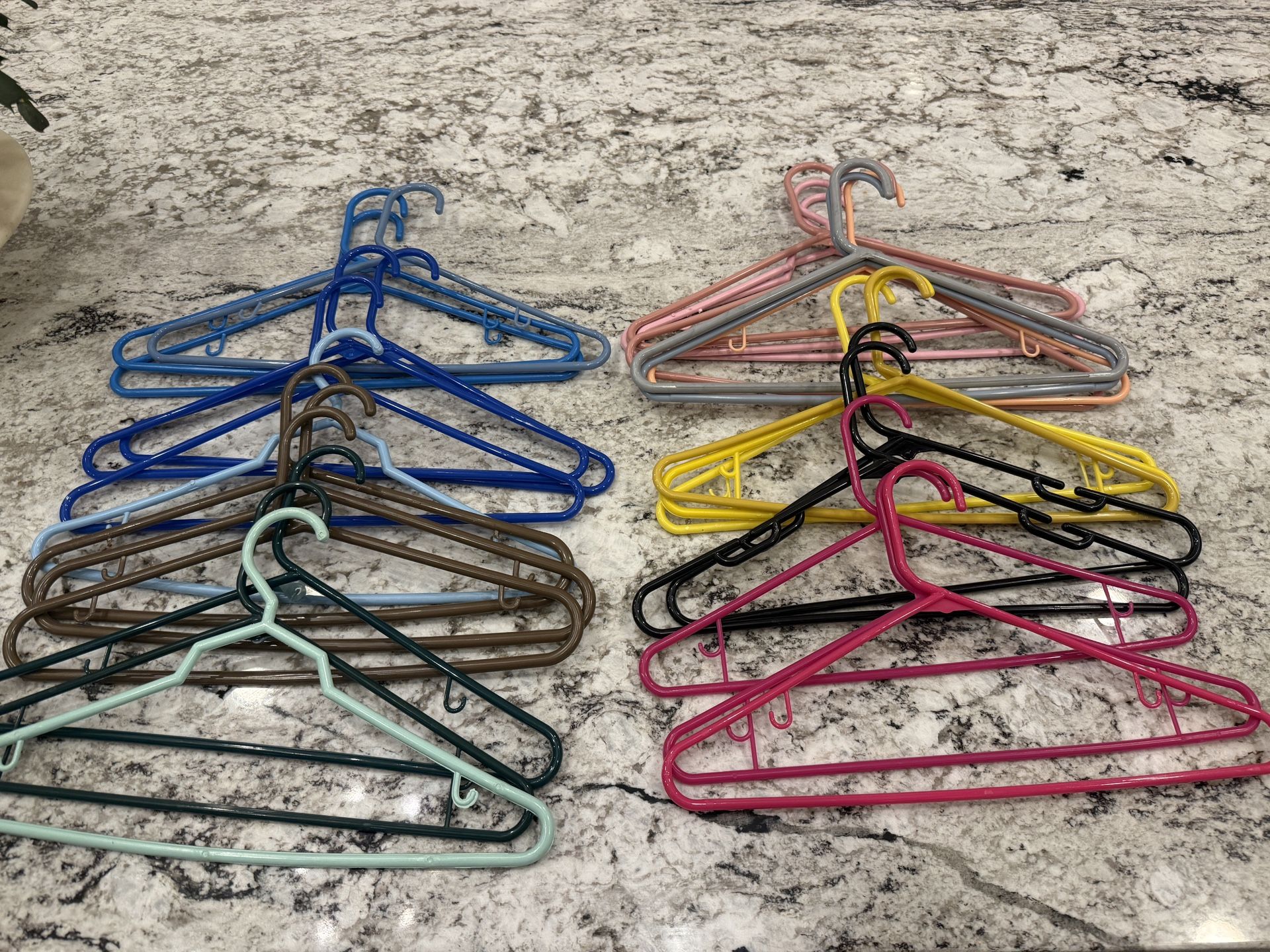 Plastic Hangers (40)