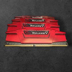 32GB (4x8GB) DDR4 RAM