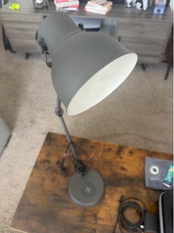 IKEA desk lamp with MagSafe charger
