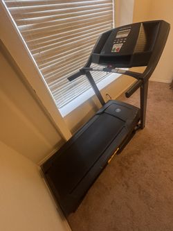 Gold’s Gym Trainer Treadmill (GGTL39610.2) – Works Perfectly