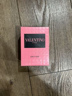 Valentino Donna Born In Roma
