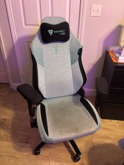 2022 Titan Evo Gaming Chair in Mint Green, Size Small
