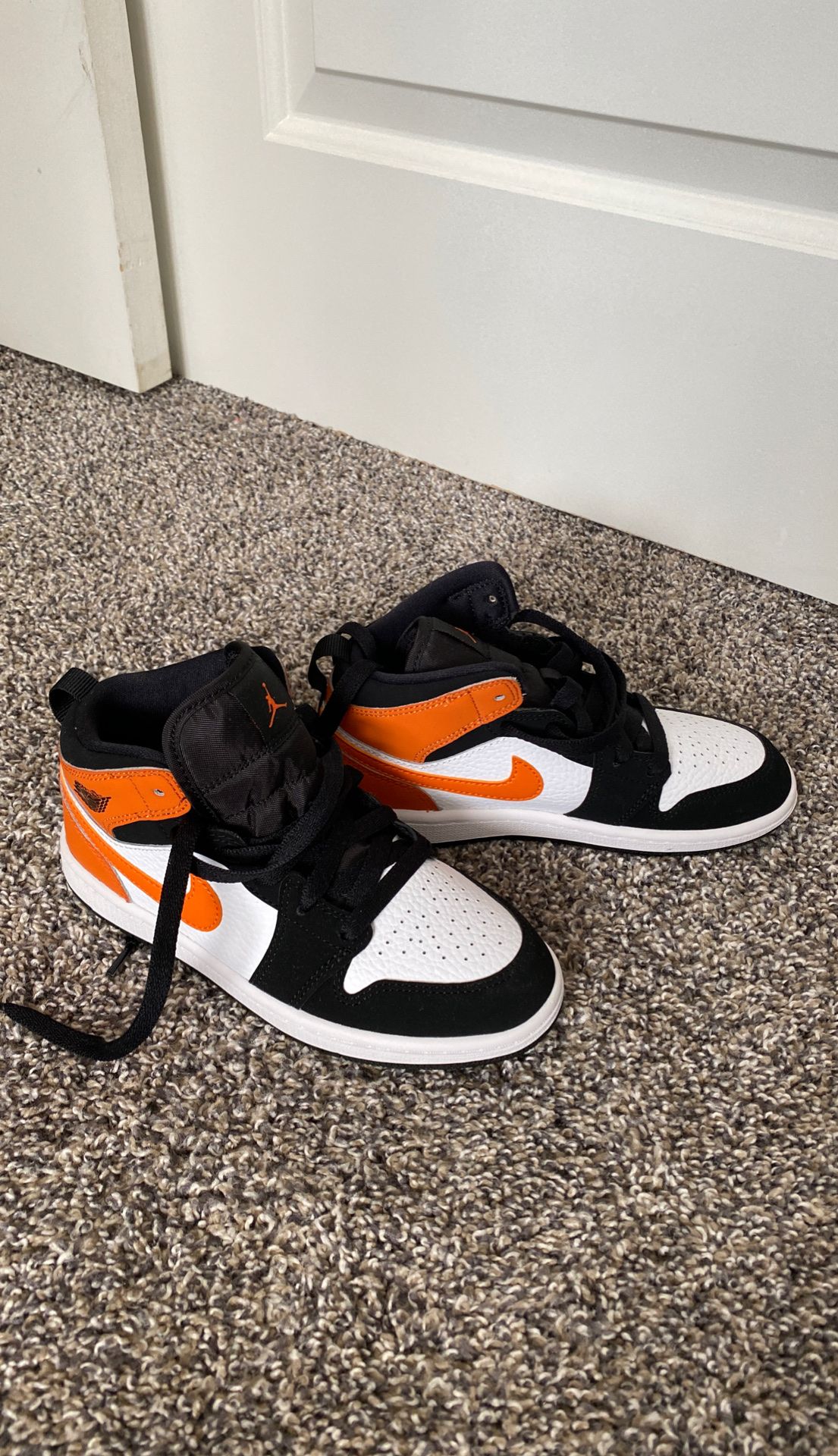 Jordan 1 Mid Shattered Backboard