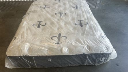 Stearns & Foster Studio Queen Size Mattress