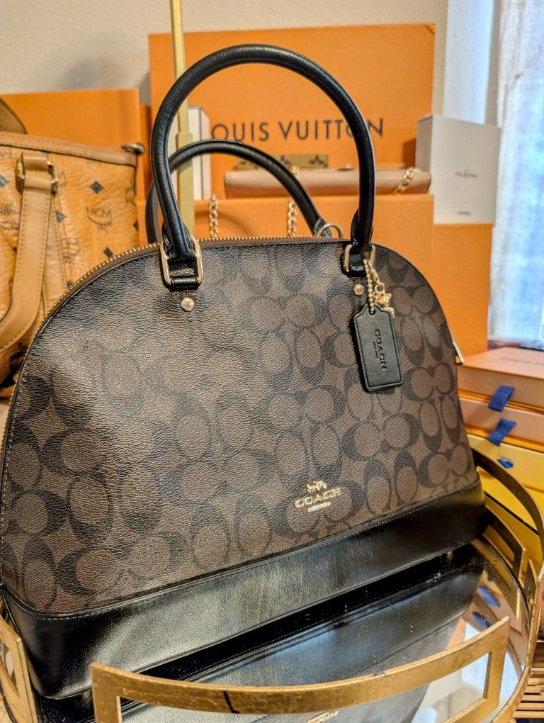 Coach 2 Way Dome 👛