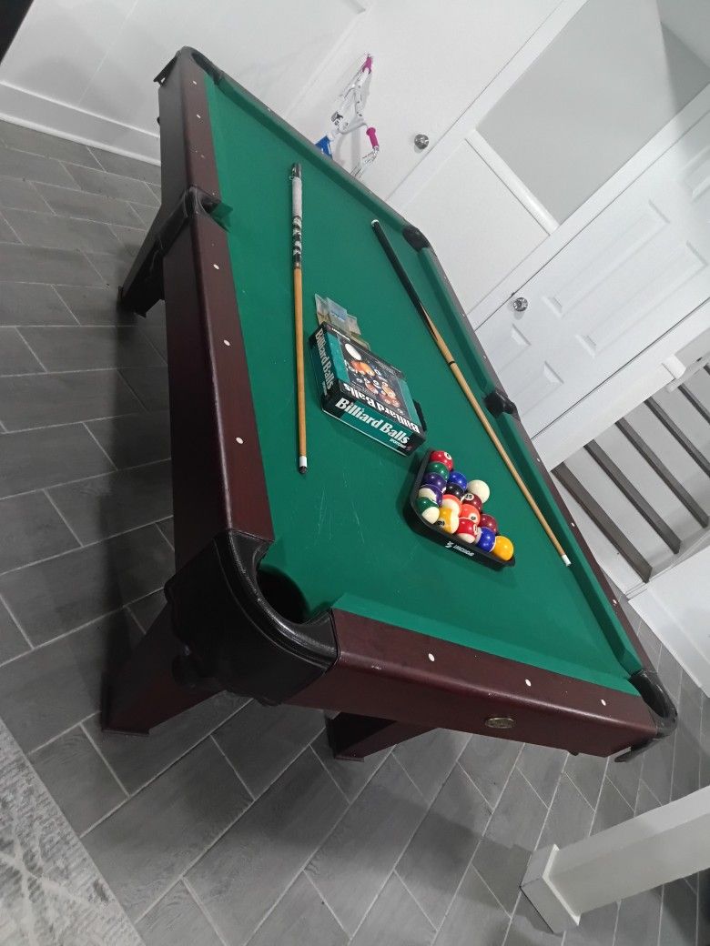 Full Size Pool Table